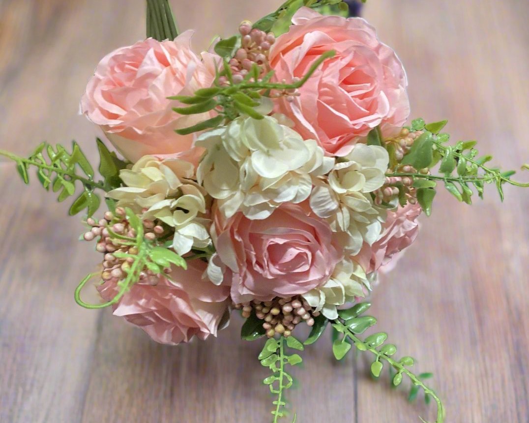 10"ROSE/HYDRANGEA/BERRY BOUQUET