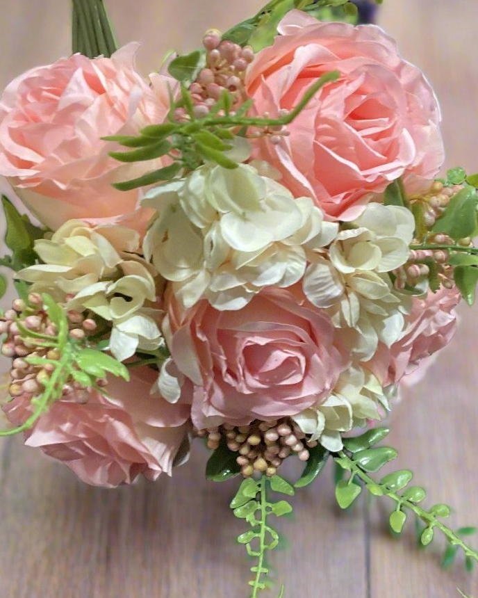 10"ROSE/HYDRANGEA/BERRY BOUQUET